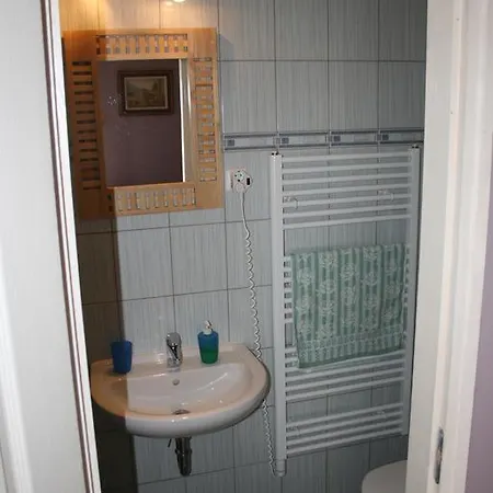 Keresztes Vendeghaz Kır Evi Mosdos