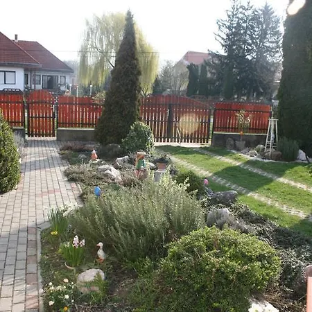 Keresztes Vendeghaz Kır Evi *